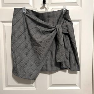 Asymmetrical fake tie front skirt